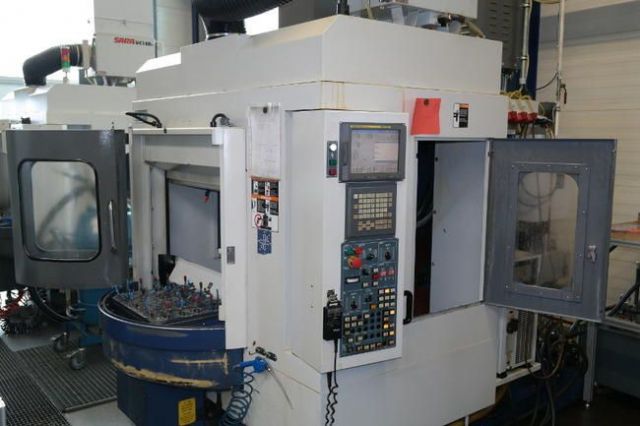 CNC centro de usinagem vertical YCM FV 56 A 2007
