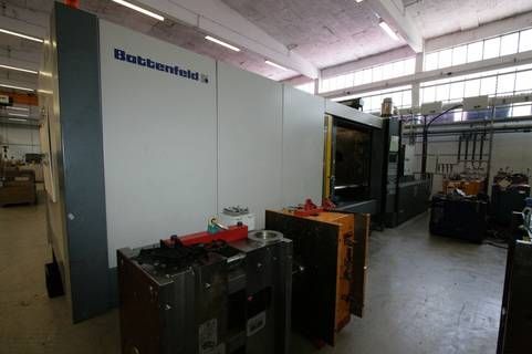 Máquina de moldeo por inyección de plásticos BATTE BA 6500/2800 HM 1997