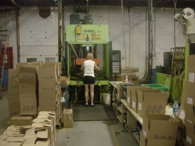 Plastics Injection Molding Machine ENGEL VERTICAL 1997