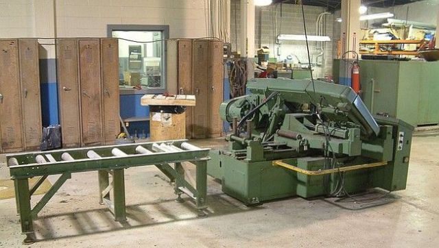 Band Saw Machine DAITO GA-320 1990