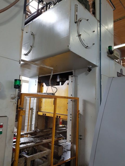 H Frame Hydraulic Press DIFFENBACHER PO 100 2001