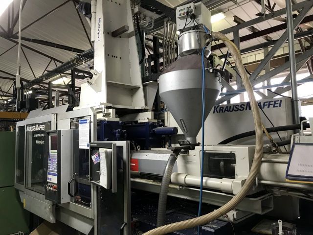 Pressa ad iniezione per materie plastiche KRAUSS MAFFEI KM 150-700-220 CZ Multinject 1998
