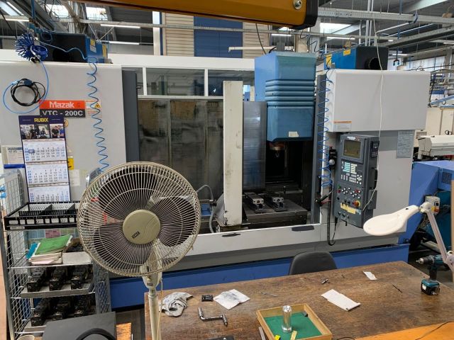 Centro di lavoro verticale CNC MAZAK VTC 200C 2000