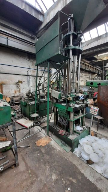 Plasty vstřikovací stroj Rom 700 2002
