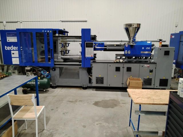 Plast injeksjon molding machine TEDERIC D250/i1100 2021
