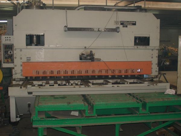 NC hydraulinen giljotiini leikkaus STROJARNE PIESOK CNTA 3150/25 1985