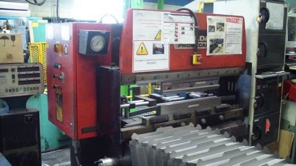 Prensa plegadora hidráulica NC AMADA PROMECAN IT 2 25/12 1987