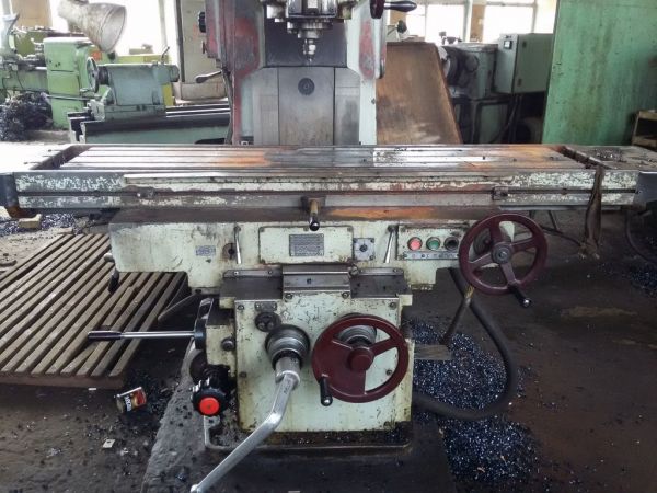 Mașină de frezat vertical STANKOIMPORT 6 Р 13 1977